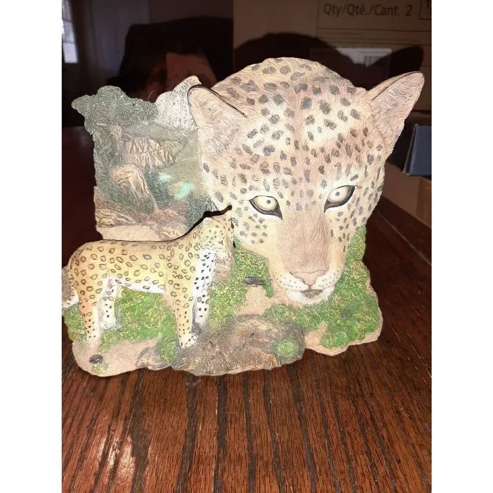 Cheetah Jungle Big Cat Heavy Figurine Statue Indoor Outdoor Decor Table Accent